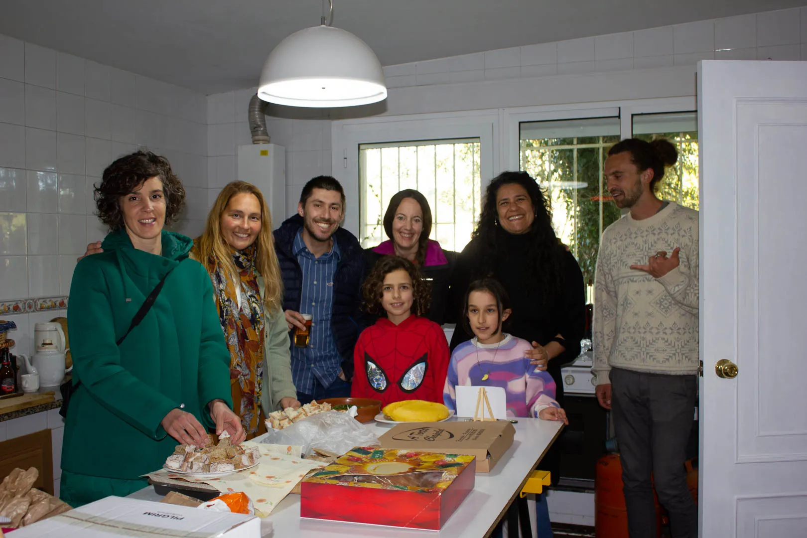 ‘Entre Culturas’ Event - People preparing food at Casa do pobo