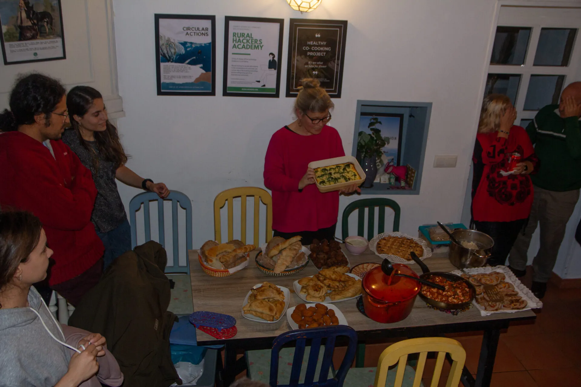 Eli cooking a Swedish dish - ‘Entre Culturas’ Event