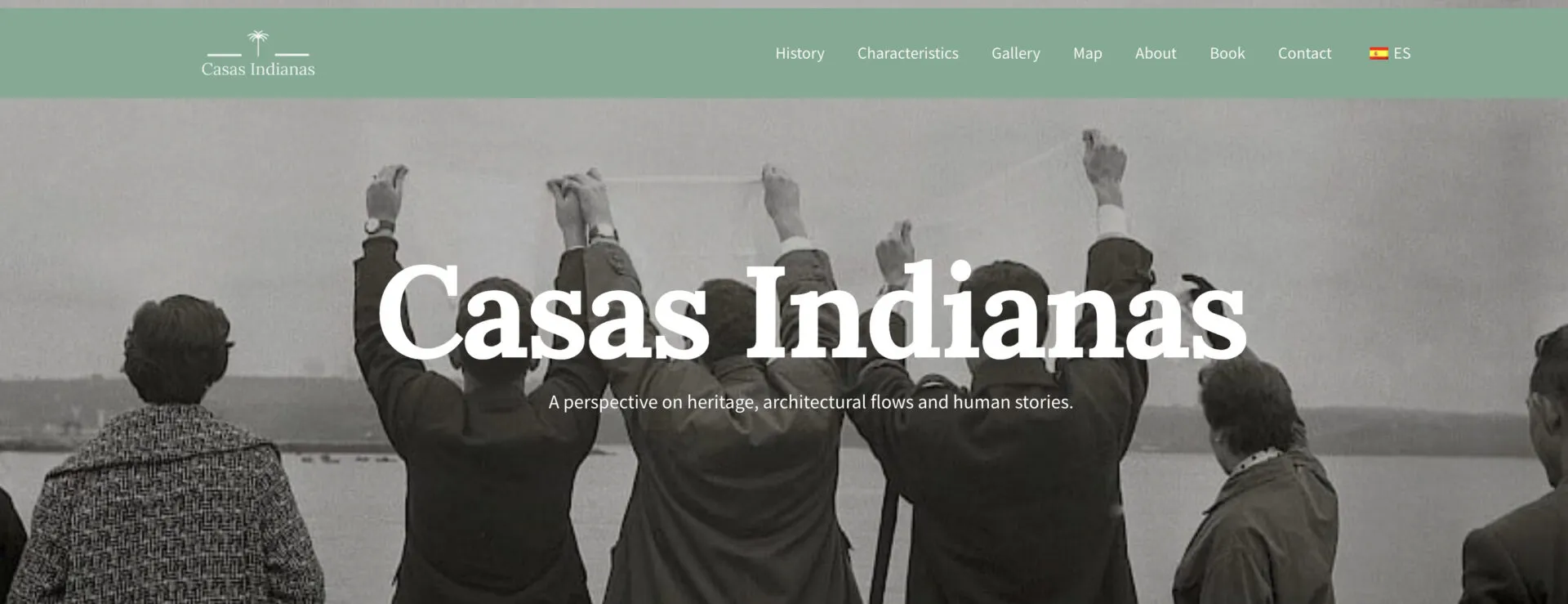 Screenshot of the Casas Indianas website, headline ‘Casas Indianas’ over a black-and-white photo of men releasing a ribbon